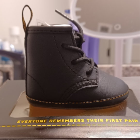 Toddler/baby black Dr. martens - Picture 2 of 4